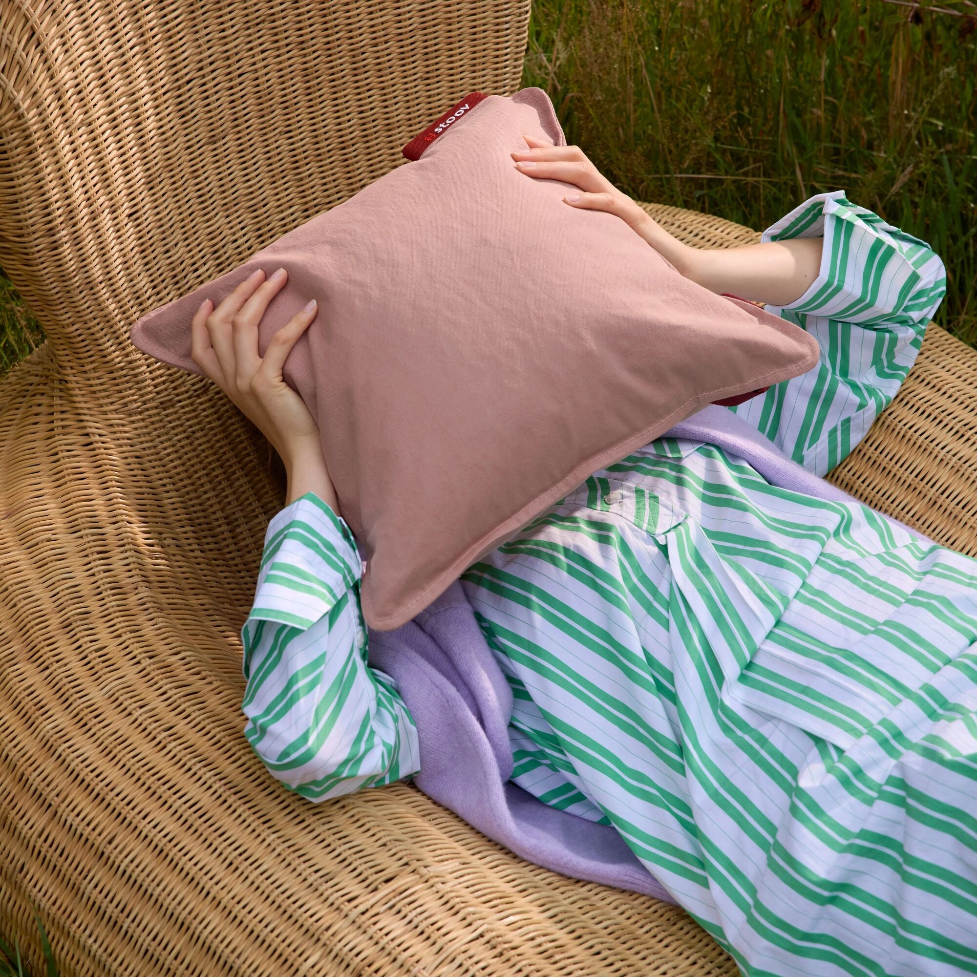 #color_moonstone-pink #color_soft-pink