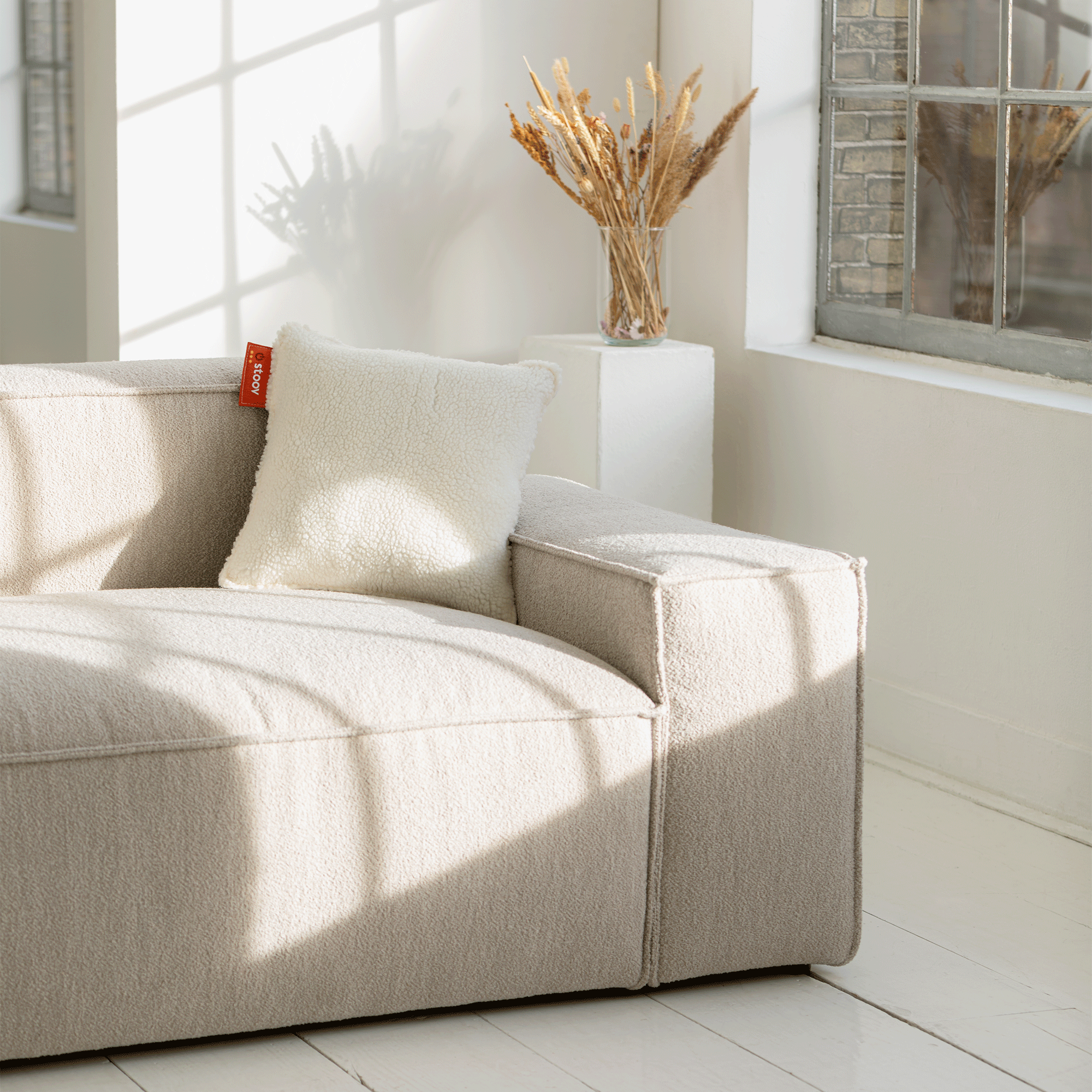 #color_off-white-grey